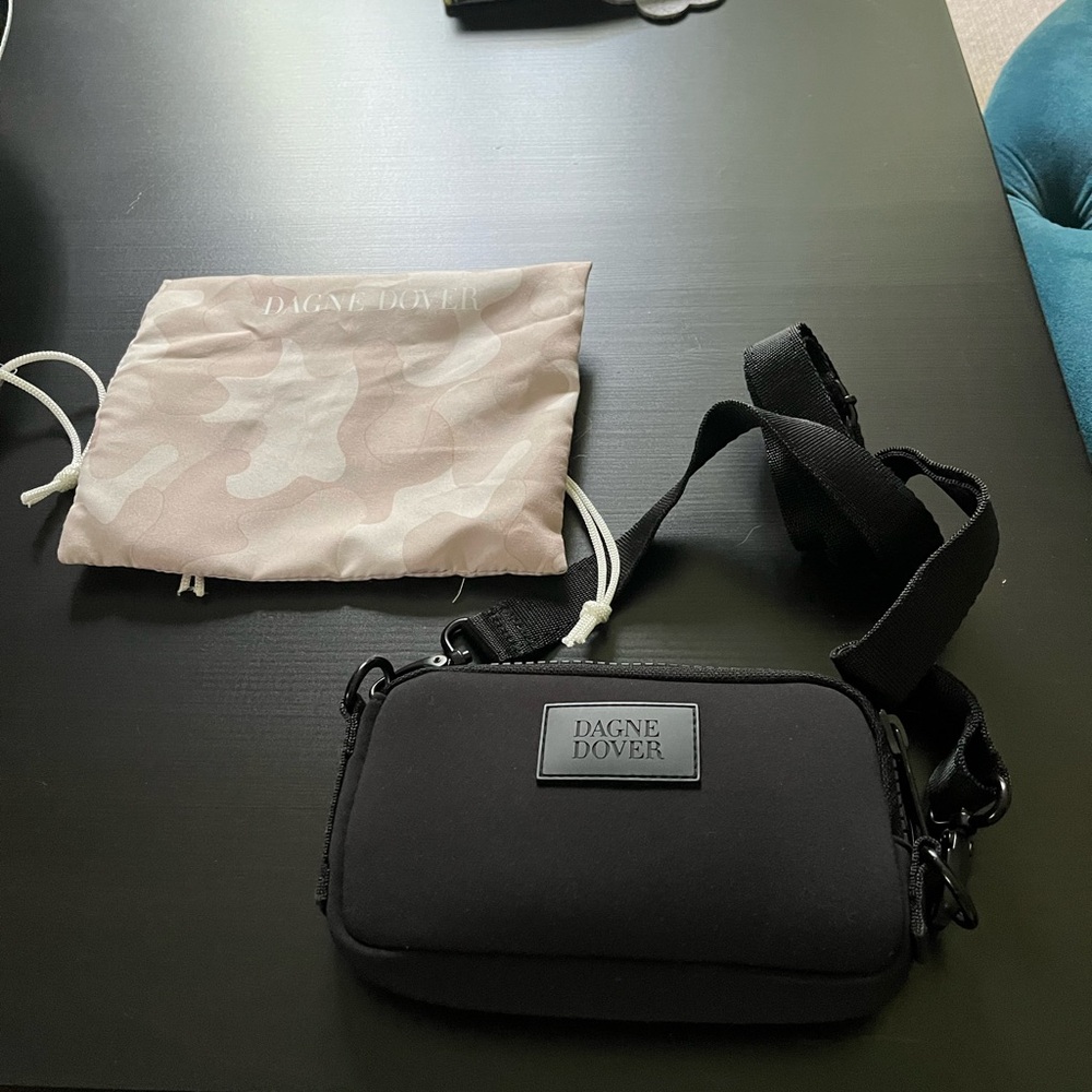 BLACK DAGNE DOVER MARA NEOPRENE PHONE SLING